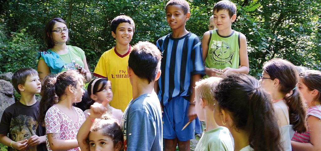 viele Kinder auf der Kinderbaustelle